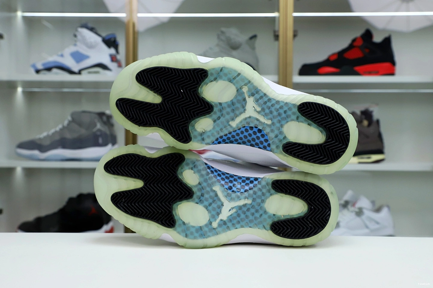 LOW JORDAN LEGEND AIR 11 BLUE RETRO 1014